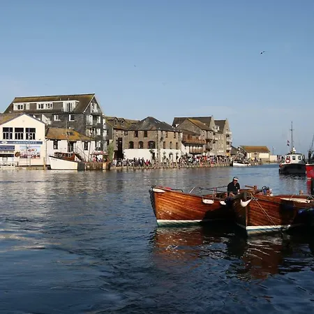 Lanescot, Harbour View With Terrace Apartment